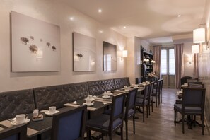 Daily buffet breakfast for a fee - Hotel Magda Champs Elysées (Paris)