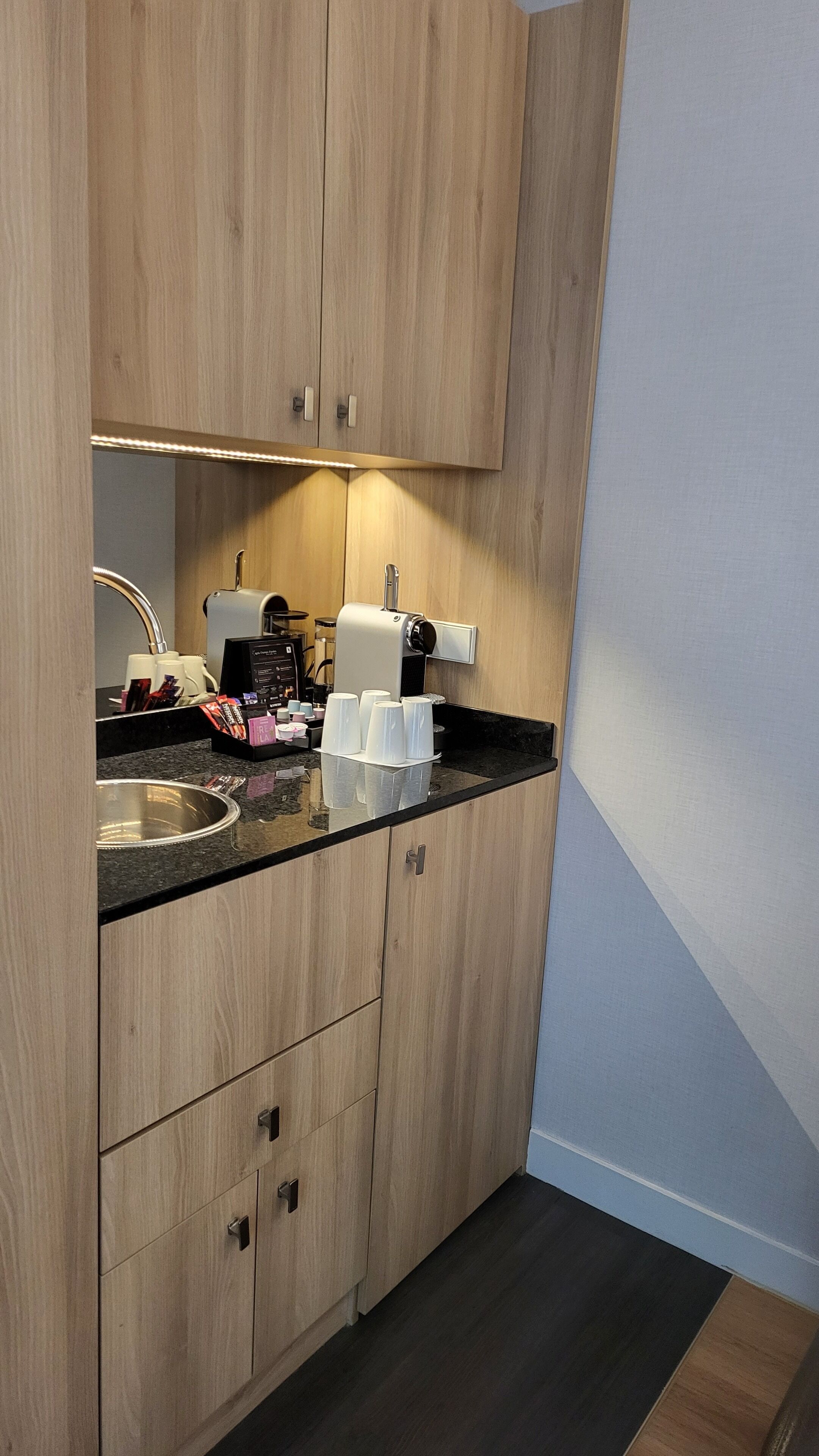 junior suite | living area | 26-inch tv with satellite channels