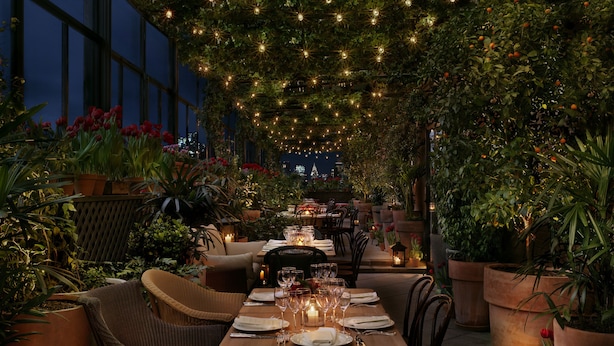 Breakfast, lunch, dinner and brunch served - Gramercy Park Hotel (New York)