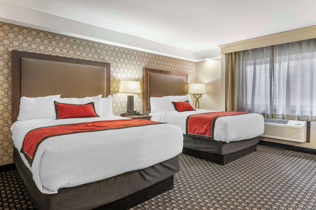 1 bedroom, individually decorated, individually furnished, desk