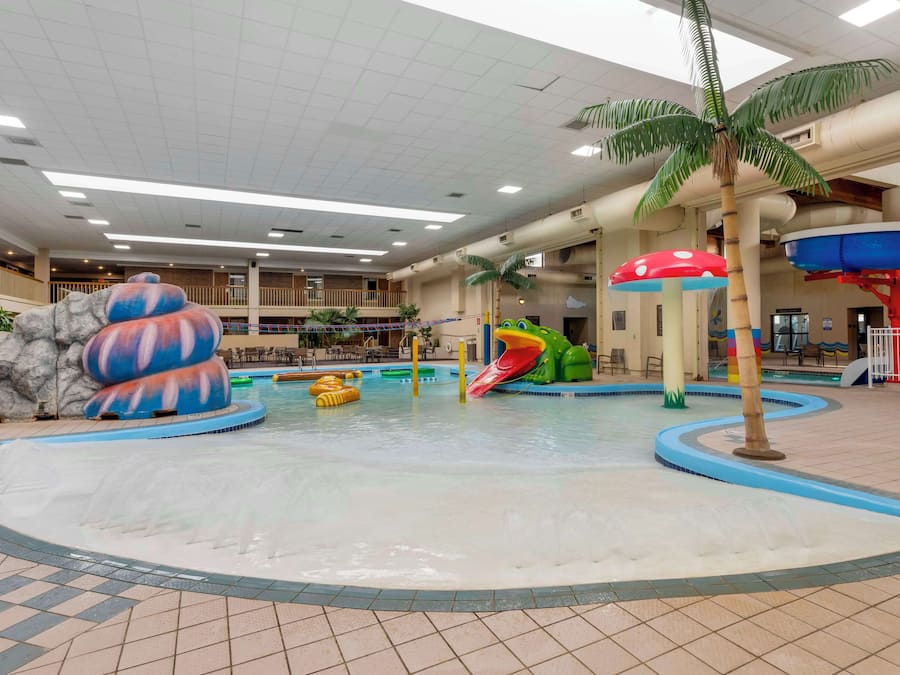 Kolam renang tertutup, kolam renang terbuka