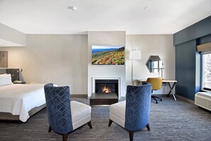 Desk, blackout drapes, iron/ironing board, free cribs/infant beds - Holiday Inn Express Boone by IHG (Boone)