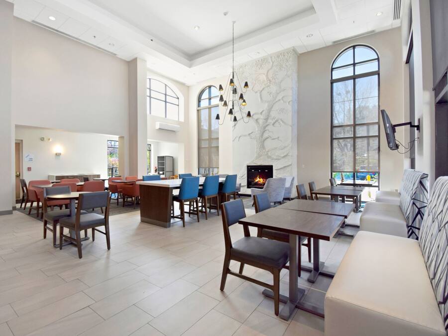 Tägliches inbegriffenes Frühstücksbuffet