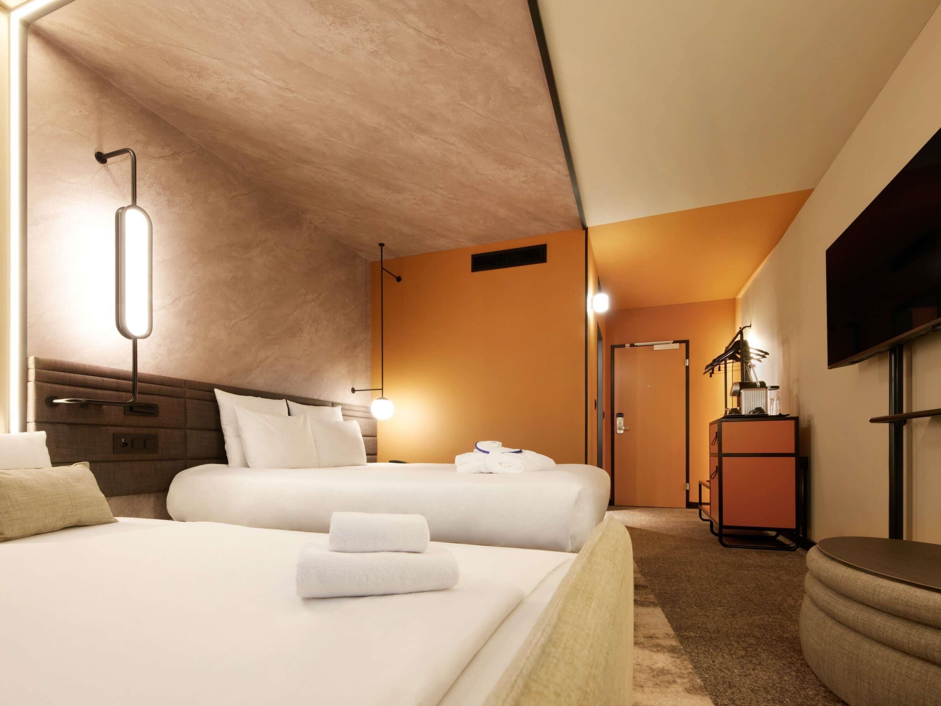 家庭房, 1 张大床和 1 张沙发床 | 高档床上用品、迷你吧、客房内保险箱、办公桌