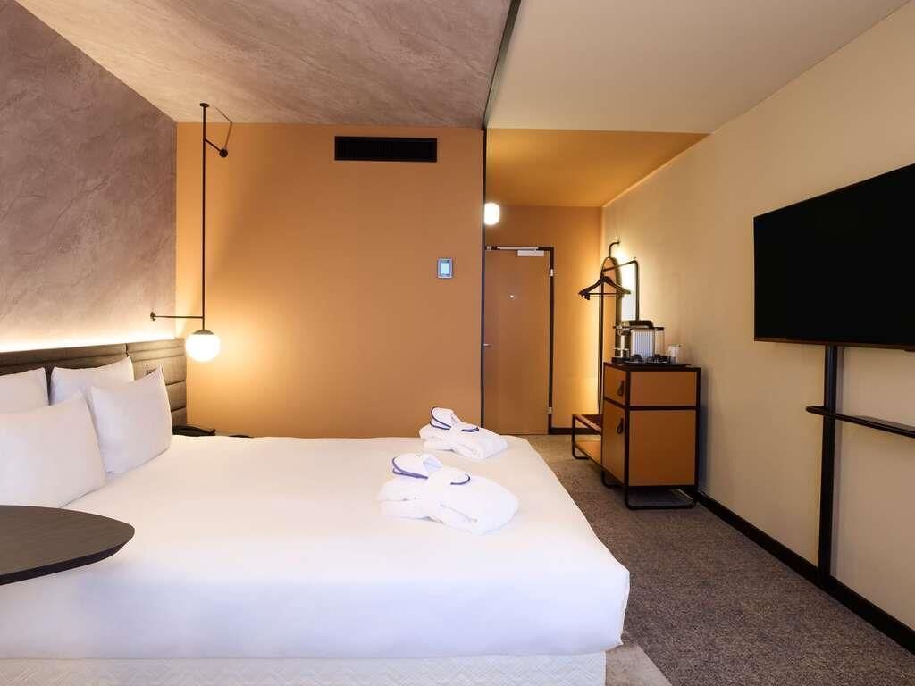 Habitación familiar, 1 cama Queen size y sofá cama | Ropa de cama de alta calidad y minibar 
