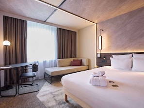Hochwertige Bettwaren, Minibar, Zimmersafe, Schreibtisch