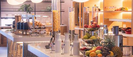 Petit déjeuner buffet (29.00 CHF par personne)