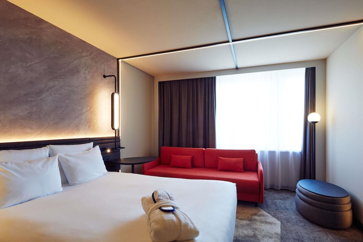 Premium bedding, minibar, in-room safe, desk