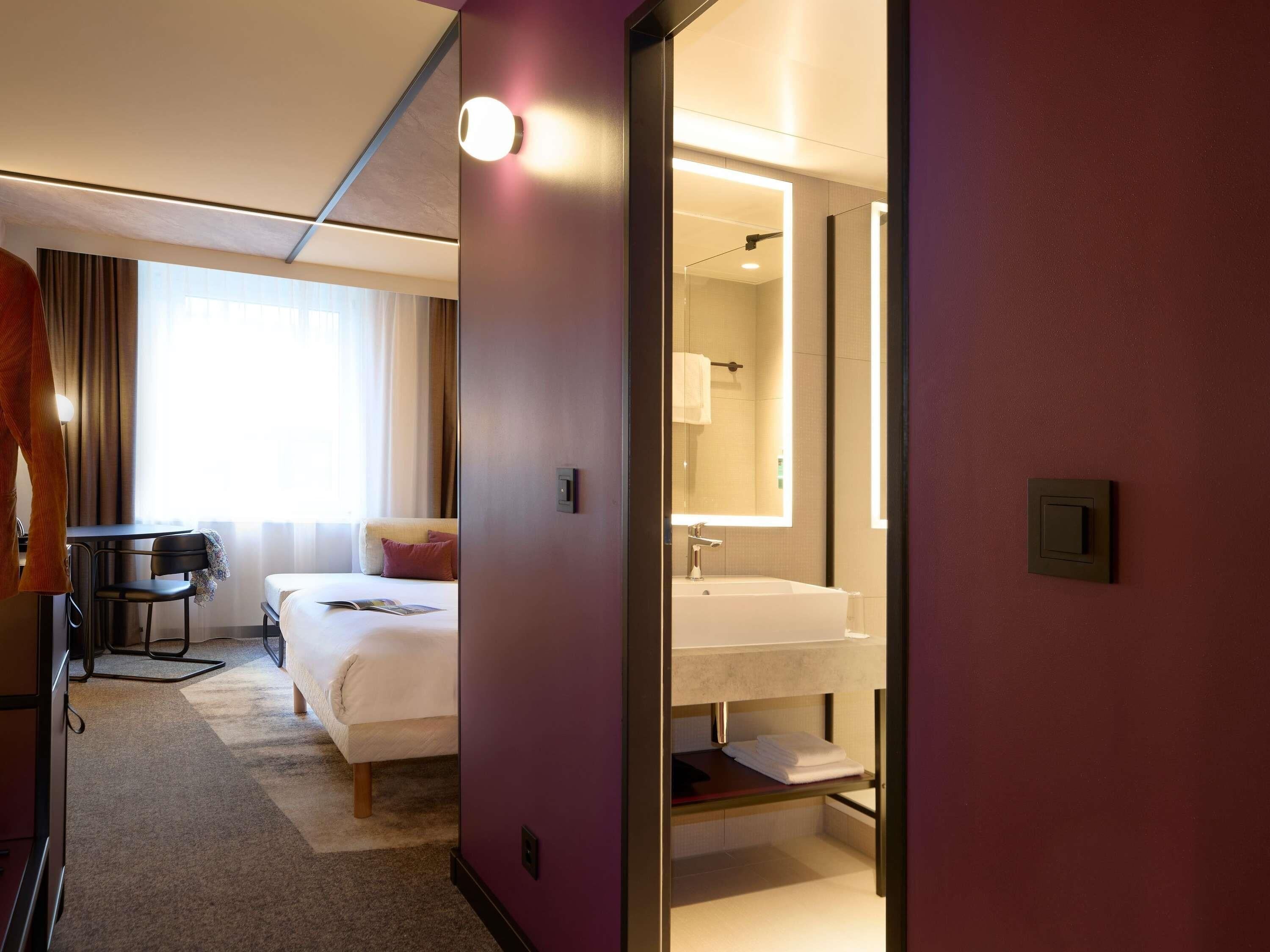 Hochwertige Bettwaren, Minibar, Zimmersafe, Schreibtisch