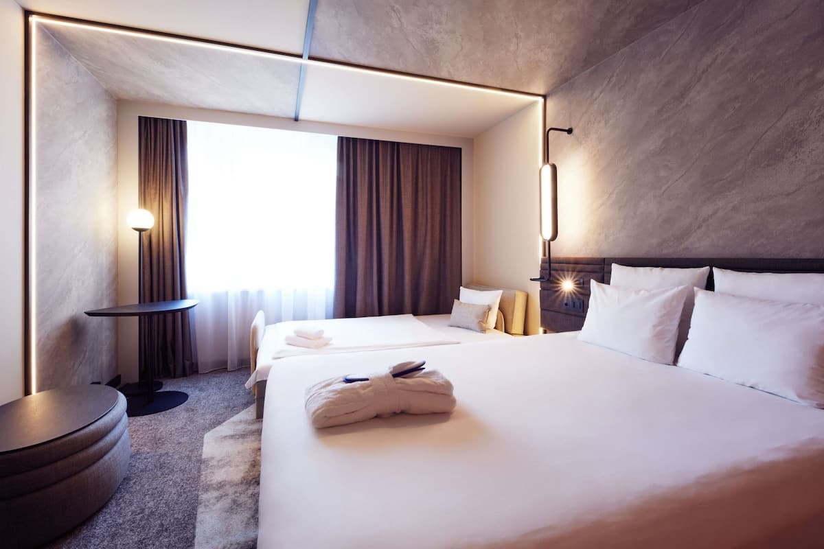 Premium bedding, minibar, in-room safe, desk
