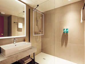 Premium bedding, minibar, in-room safe, desk - Novotel Zurich Airport Messe (Opfikon)
