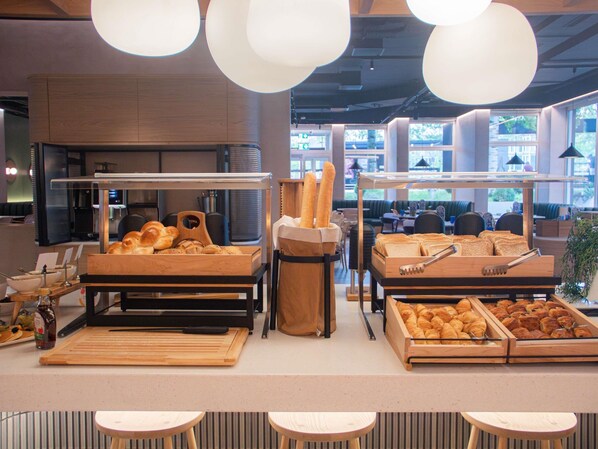 Lunch and dinner served