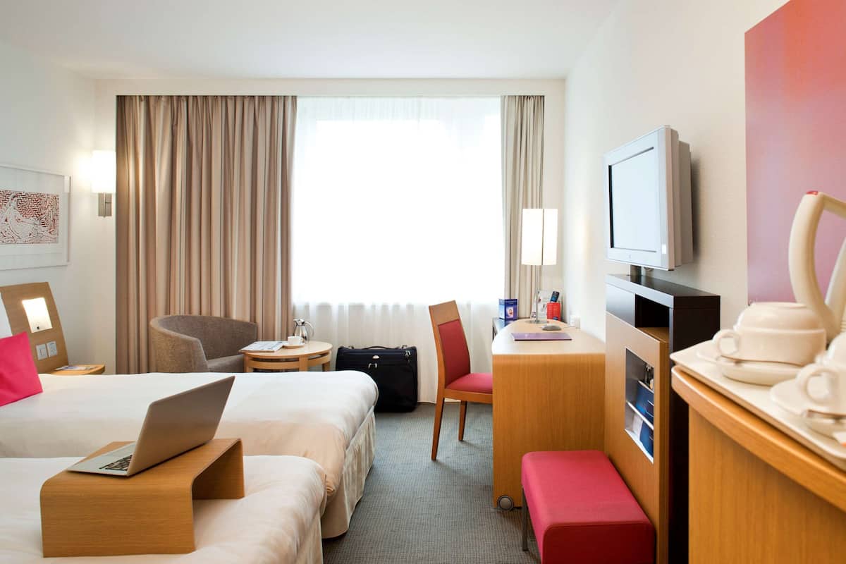 Habitación superior, 2 camas individuales, para no fumadores | Ropa de cama de alta calidad y minibar
