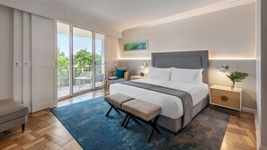 Minibar, in-room safe, desk, laptop workspace - InterContinental Sanctuary Cove Resort by IHG (Hope Island)