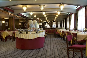 Breakfast, lunch and dinner served  - Hotel Imperial (Aveiro)