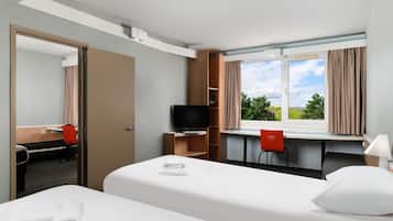 Standard Room, Multiple Beds (Standard) | Desk, blackout curtains, soundproofing, free cots/infant beds