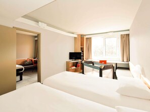 Standaard kamer, Meerdere bedden (Standard) | Een bureau, verduisterende gordijnen, geluiddichte muren