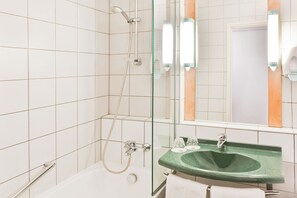 Ensemble douche/baignoire, articles de toilette écologiques