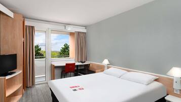 Habitación, 1 cama doble | Escritorio, cortinas opacas, sistema de insonorización y cunas gratuitas