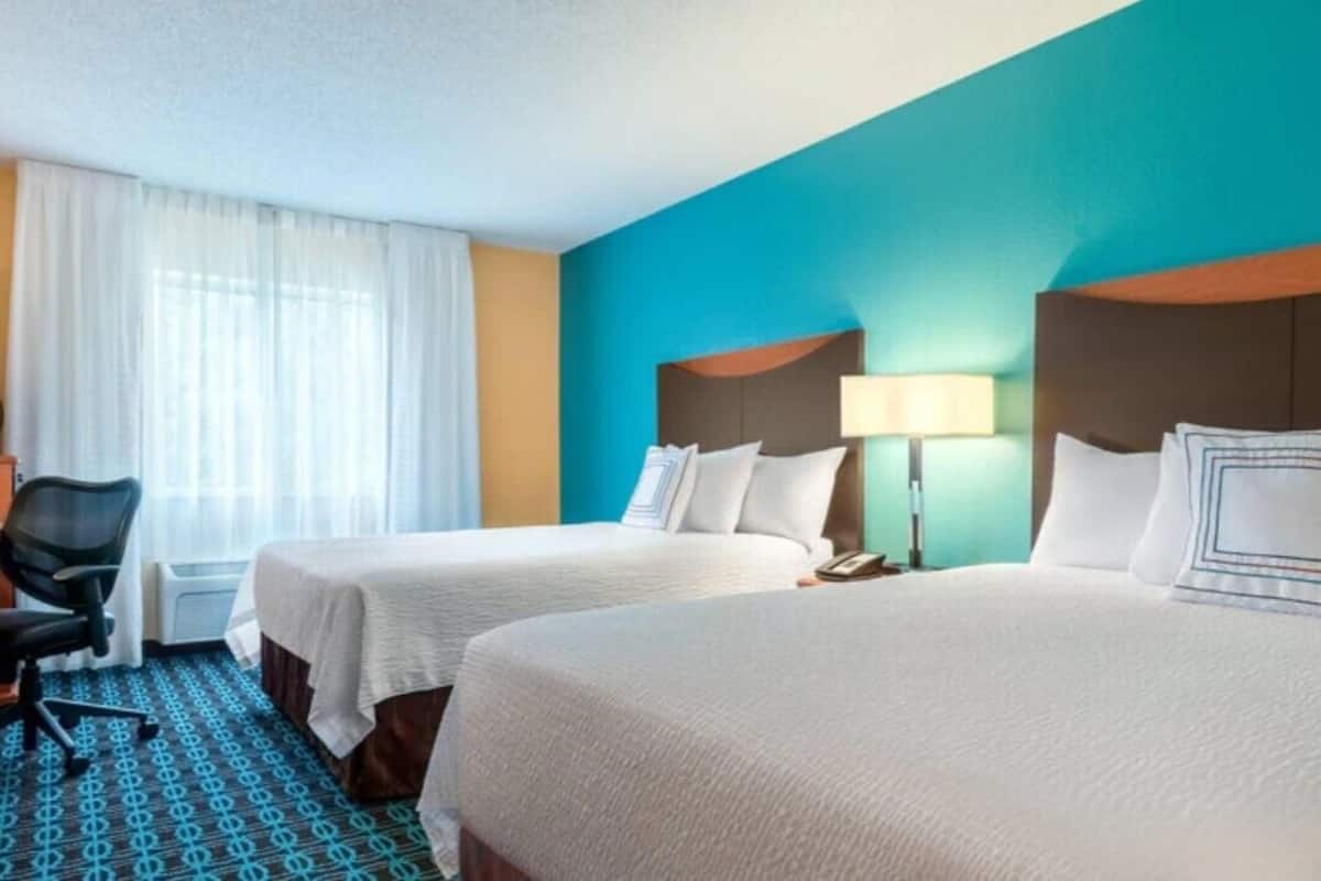 Premium bedding, desk, iron/ironing board, free WiFi