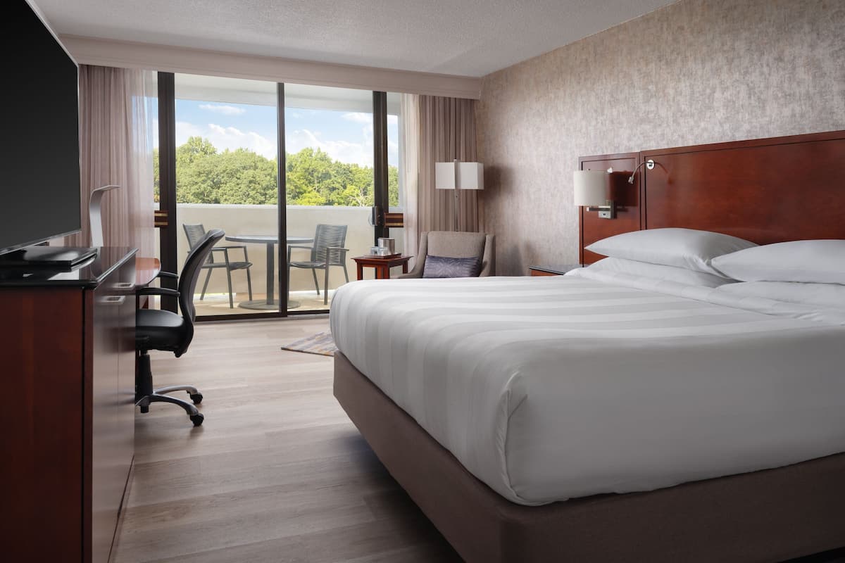 Premium bedding, down comforters, in-room safe, desk