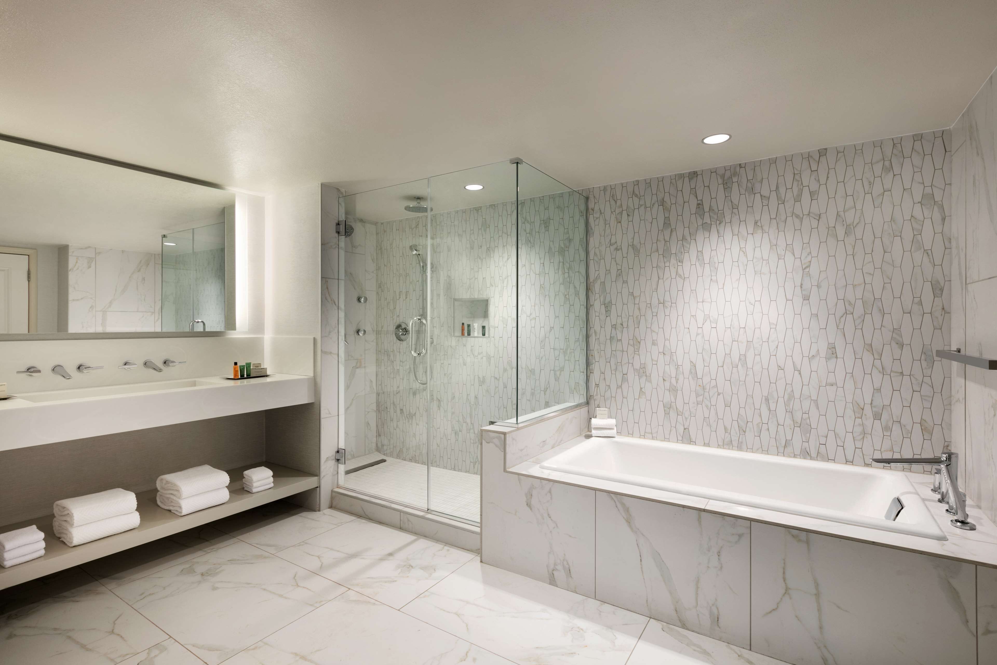 suite, 1 king bed | bathroom | combined shower/bathtub, designer toiletries, hair dryer, towels