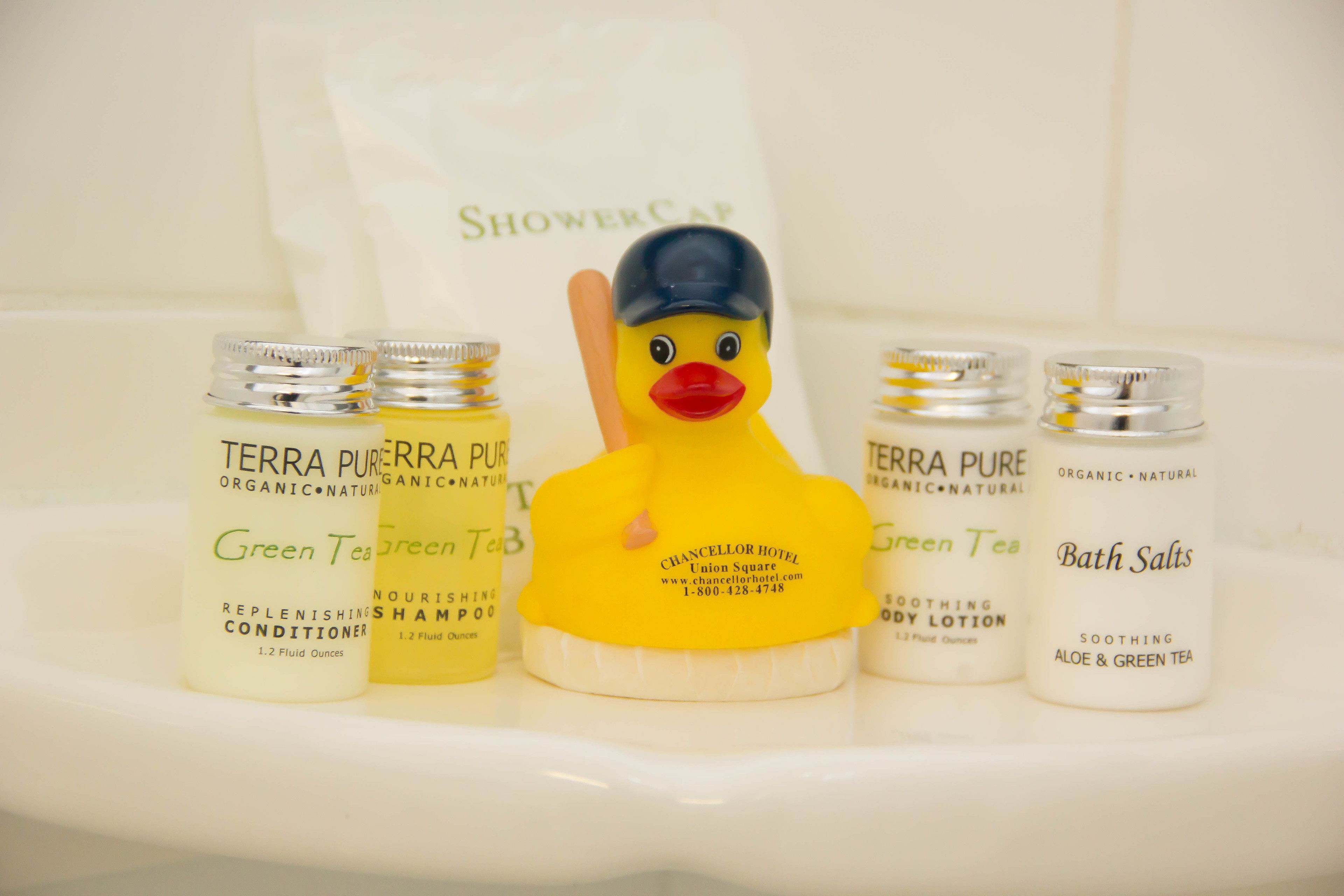 combined shower/bathtub, free toiletries, hair dryer, towels