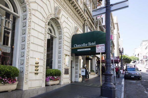 The exterior of the Chancellor Hotel with a green awning, a 'No Parking' sign, and a 'Restaurant & Bar' sign. - Chancellor Hotel on Union Square (San Francisco)