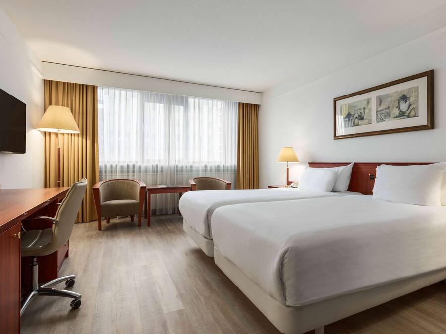 Minibar, Zimmersafe, Schreibtisch, schallisolierte Zimmer