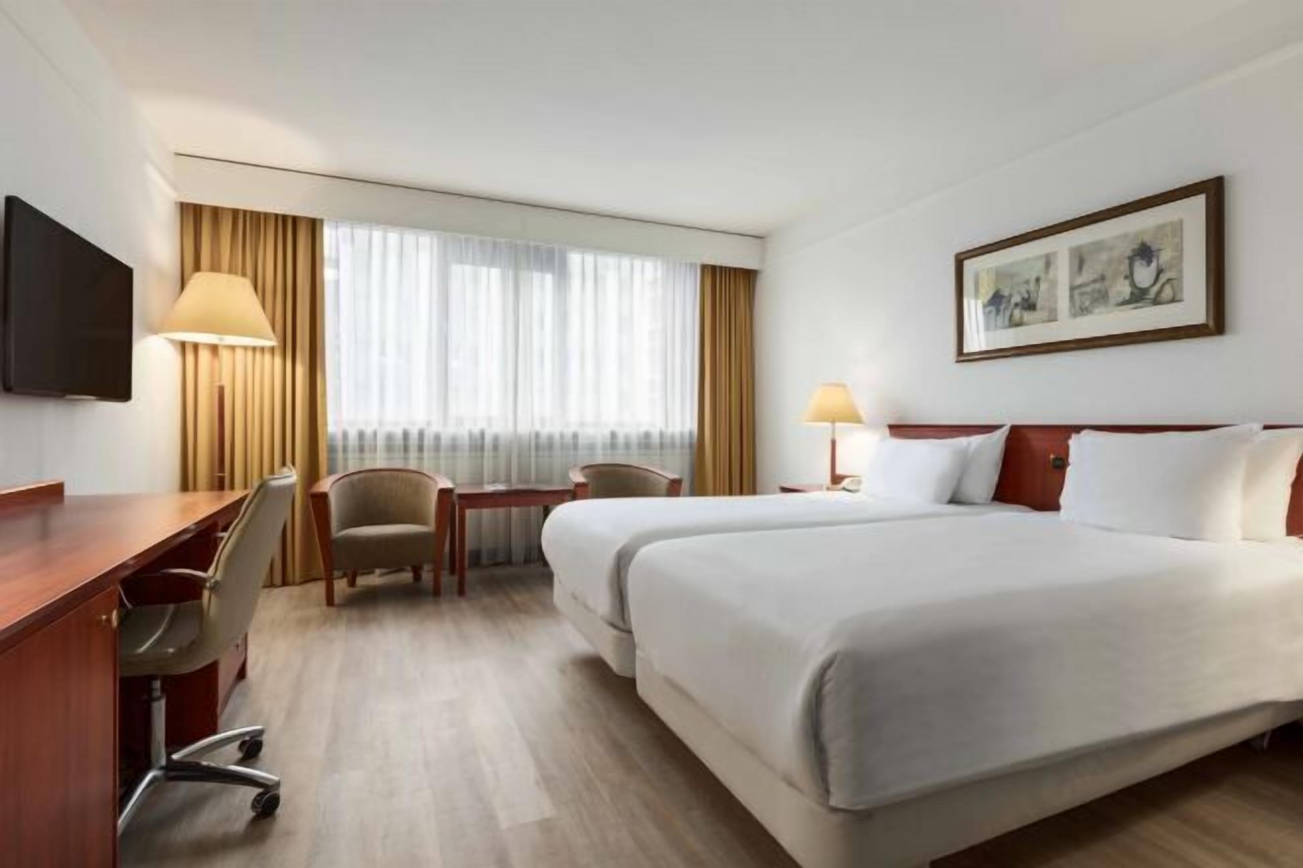 Minibar, Zimmersafe, Schreibtisch, schallisolierte Zimmer