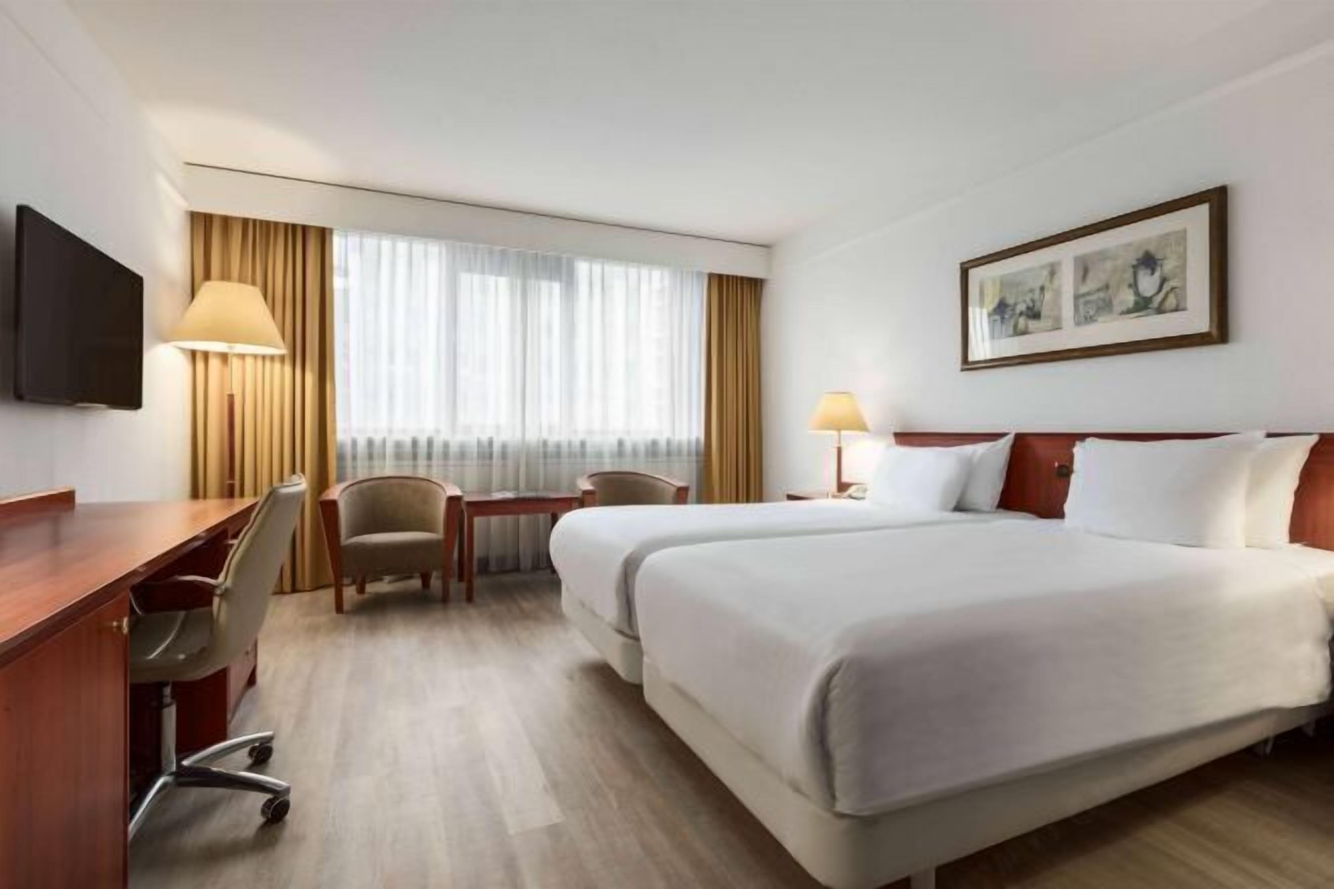 Minibar, Zimmersafe, Schreibtisch, schallisolierte Zimmer