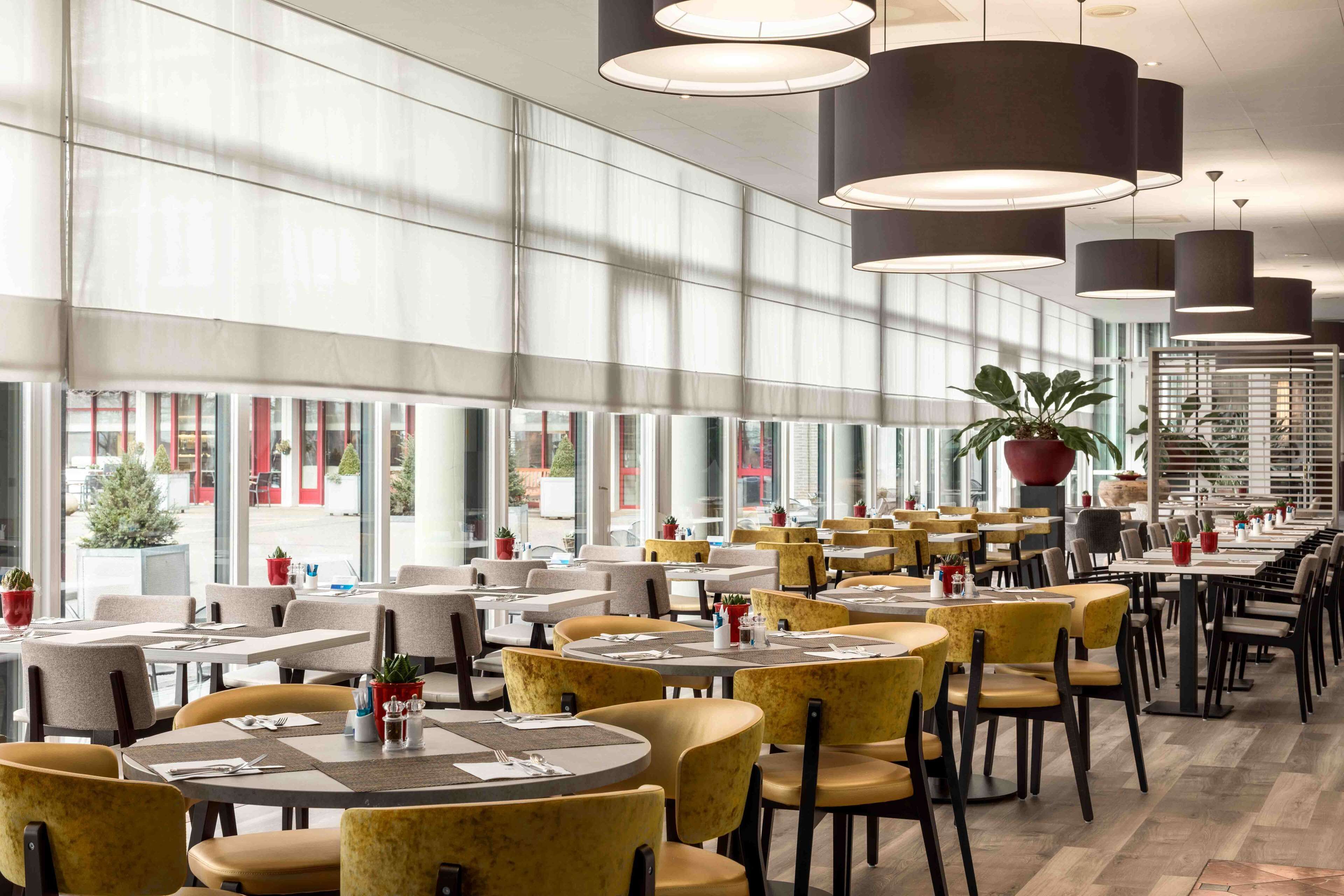 daily buffet breakfast for a fee