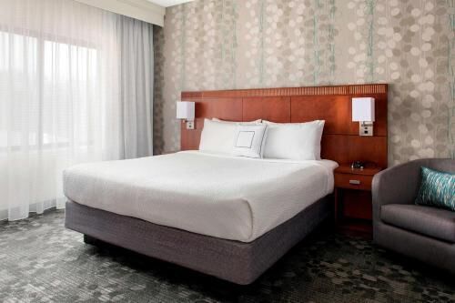 Premium bedding, in-room safe, individually decorated
