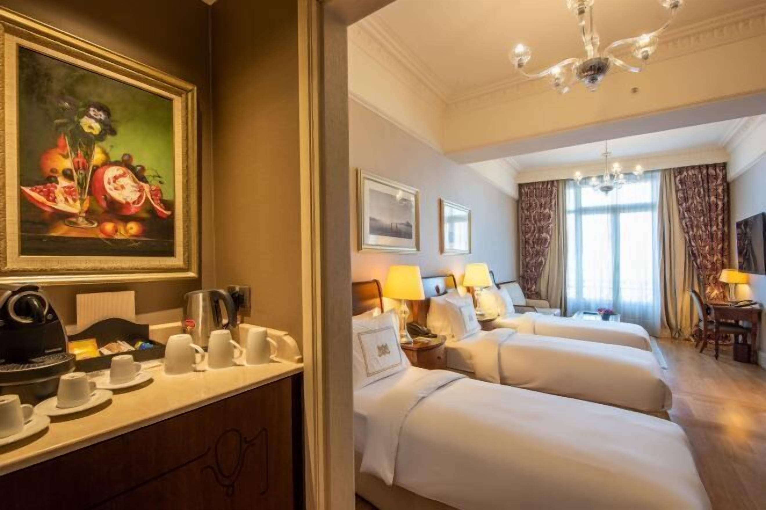 Hypo-allergenic bedding, minibar, in-room safe, desk
