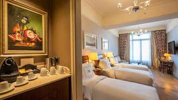 Grand Pera Studio Triple Room | Hypo-allergenic bedding, minibar, in-room safe, desk