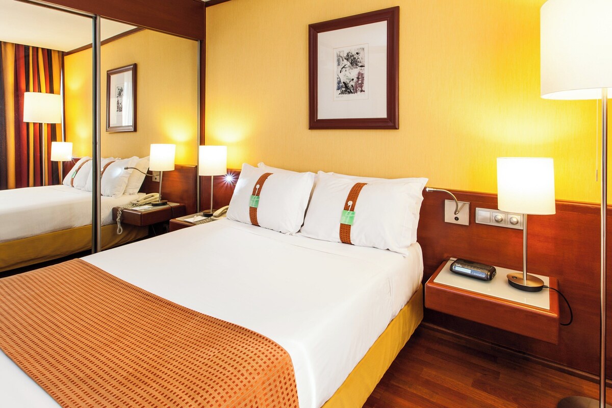 Standard Room, 1 Double Bed | Hypo-allergenic bedding available, Select Comfort beds, minibar