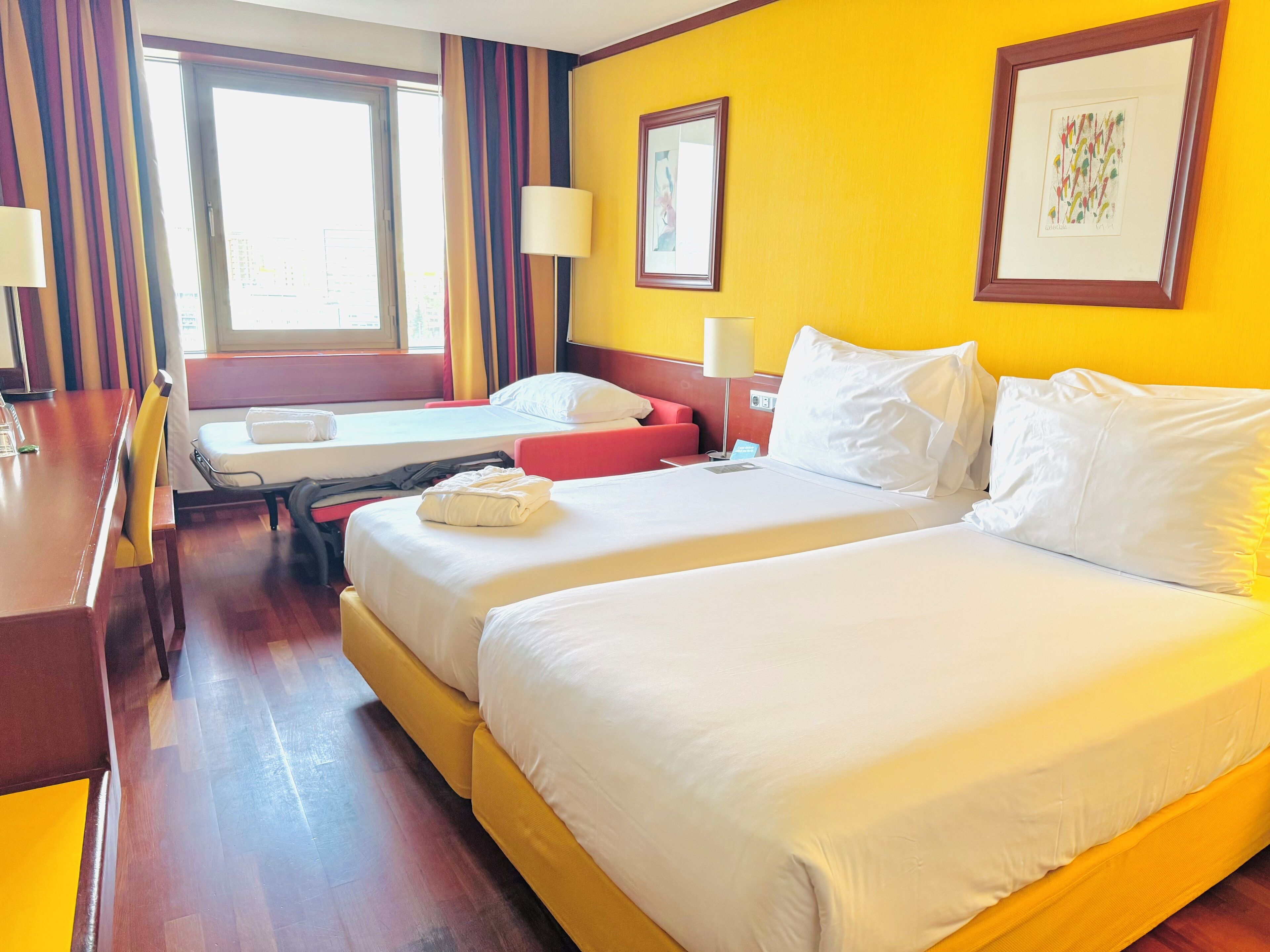 Rom – standard, flere senger | Allergitestet sengetøy, senger med Select Comfort-madrass og minibar