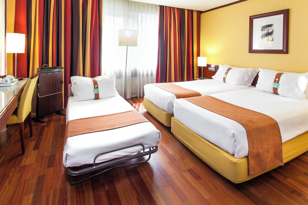 Hypo-allergenic bedding available, Select Comfort beds, minibar
