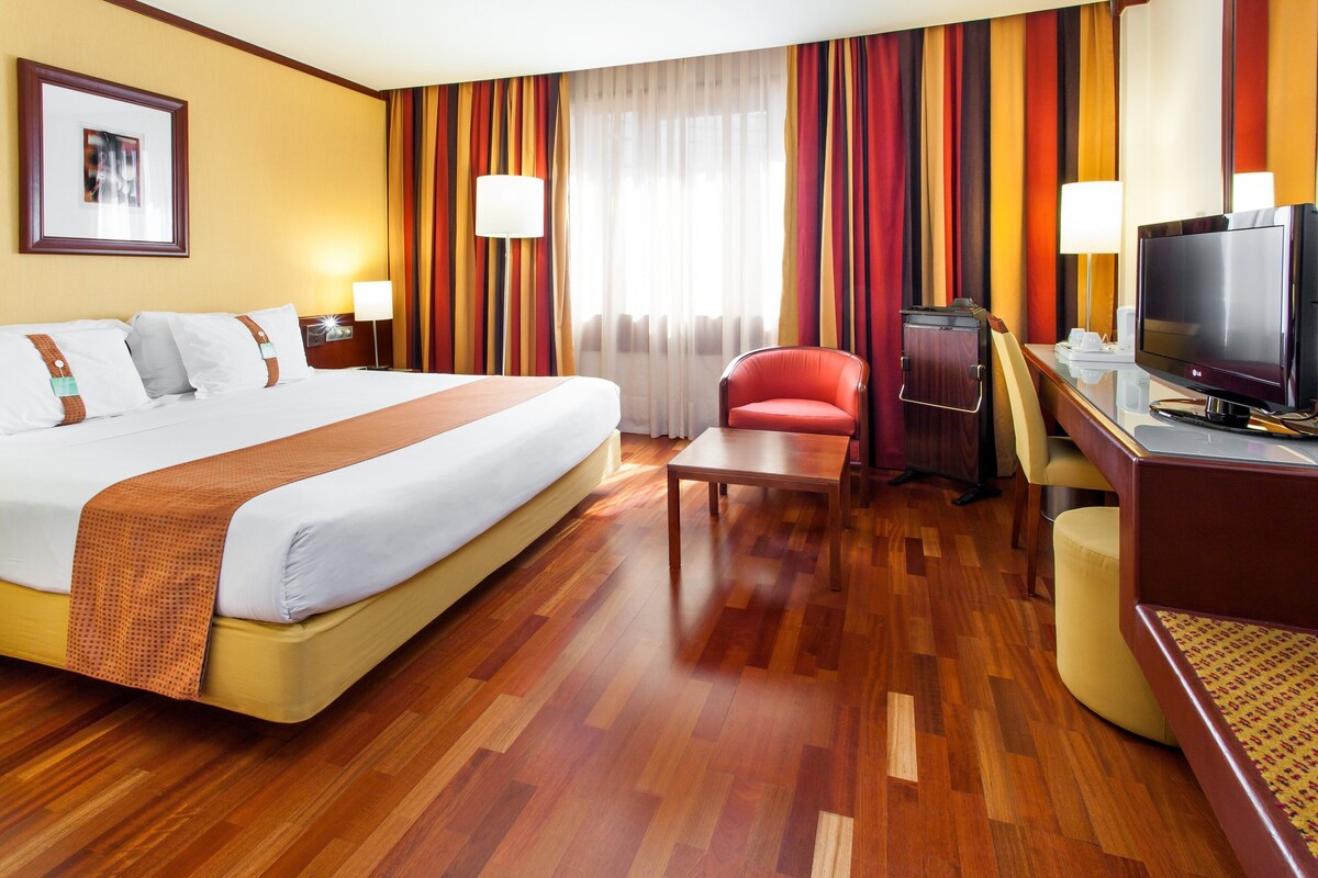 Standard Room, 1 King Bed | Hypo-allergenic bedding available, Select Comfort beds, minibar