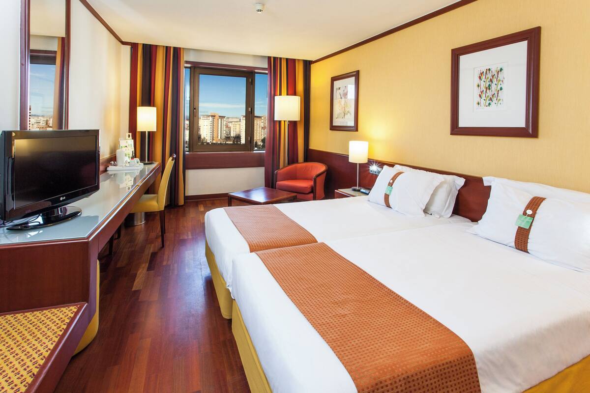 Hypo-allergenic bedding available, Select Comfort beds, minibar