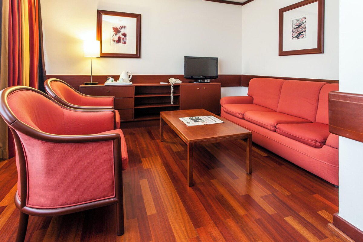Suite, 1 Bedroom | Hypo-allergenic bedding available, Select Comfort beds, minibar
