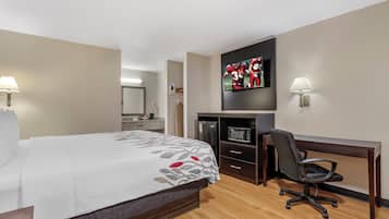 Desk, laptop workspace, blackout curtains, free cots/infant beds