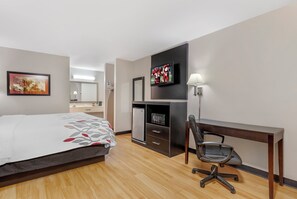 Desk, laptop workspace, blackout drapes, free cribs/infant beds - Red Roof Inn Atlanta - Kennesaw State University (Kennesaw)