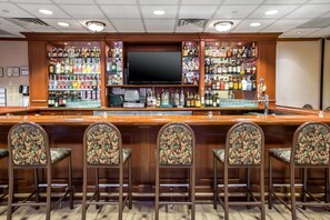Serves lunch, dinner and happy hour