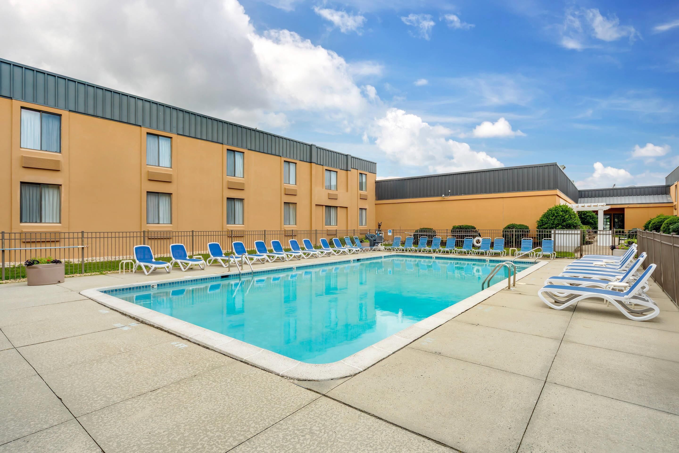 seasonal outdoor pool, open 8:00 am to 7:00 pm, pool loungers