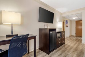 Standard Room, 1 King Bed, Non Smoking | In-room safe, desk, blackout drapes, iron/ironing board - Clarion Hotel & Conference Center Toms River (Toms River)