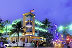 Façade de l’hébergement - soirée/nuit