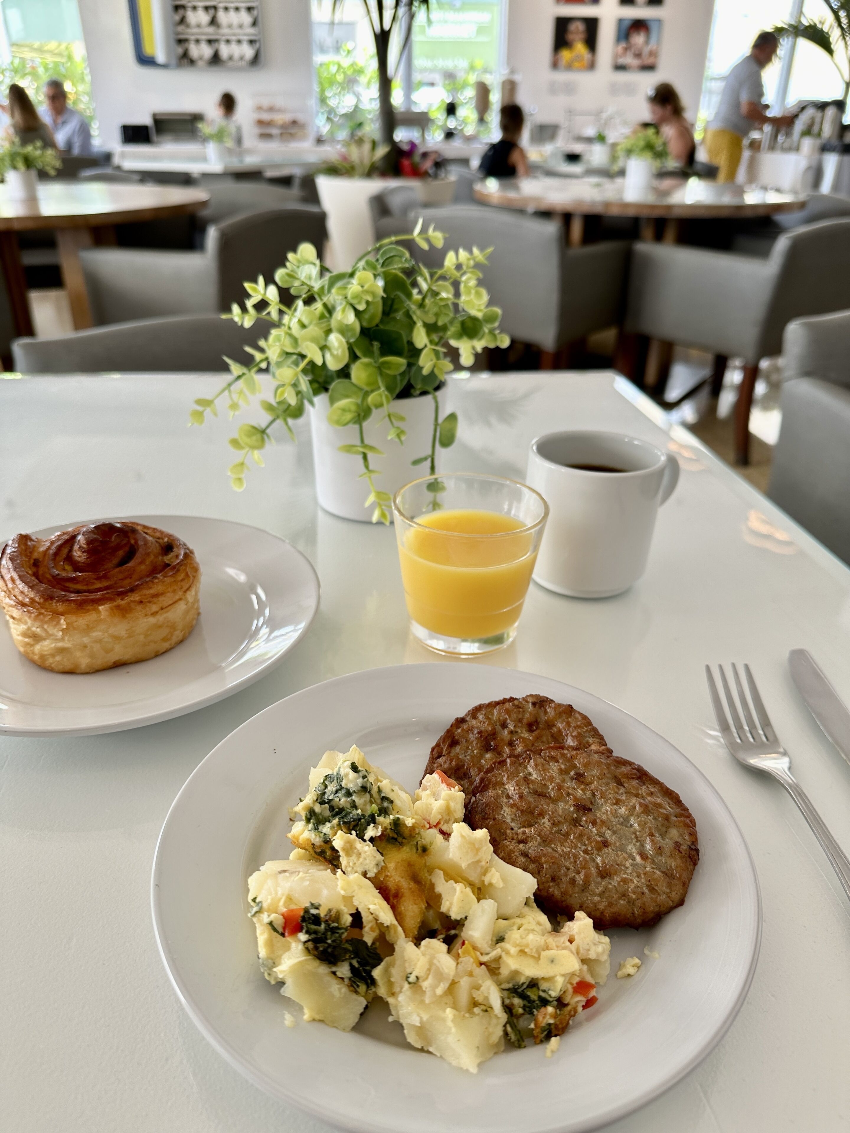 Daily cooked-to-order breakfast (USD 15.00 per person)