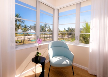 Ocean Front Corner King | Premium bedding, in-room safe, desk, soundproofing at Avalon Hotel
