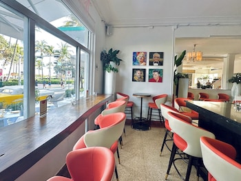Bar (on property) at Avalon Hotel